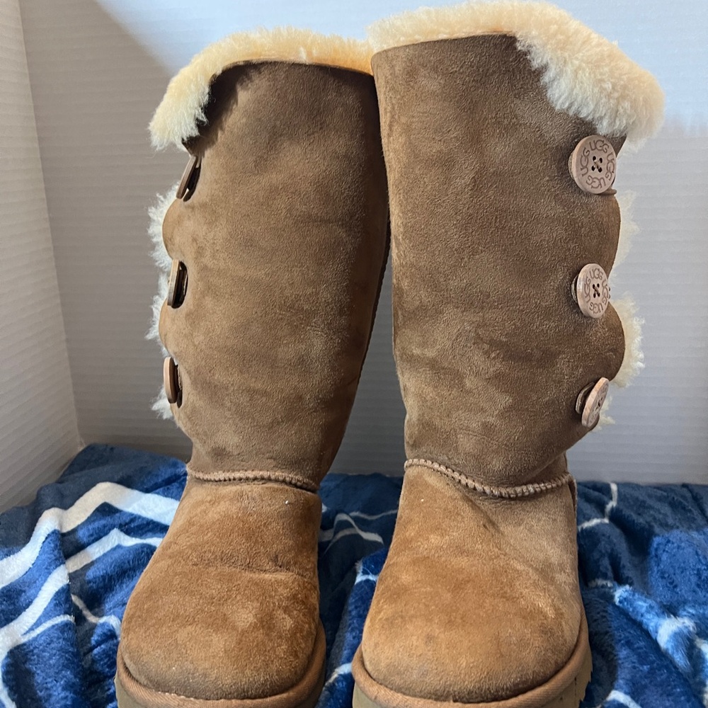 UGG Bailey Triplet Women 8 Boot Chestnut Brown Suede Tall Winter Button Pull On